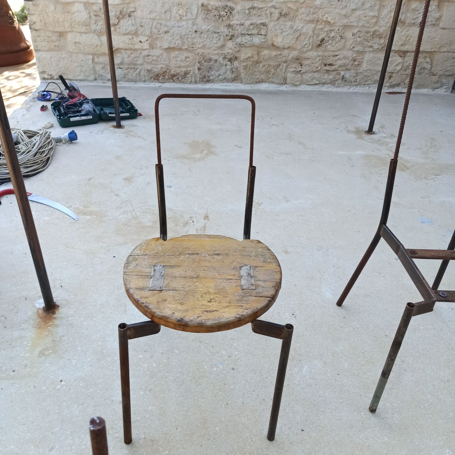 Telai di sedie appena forgiati