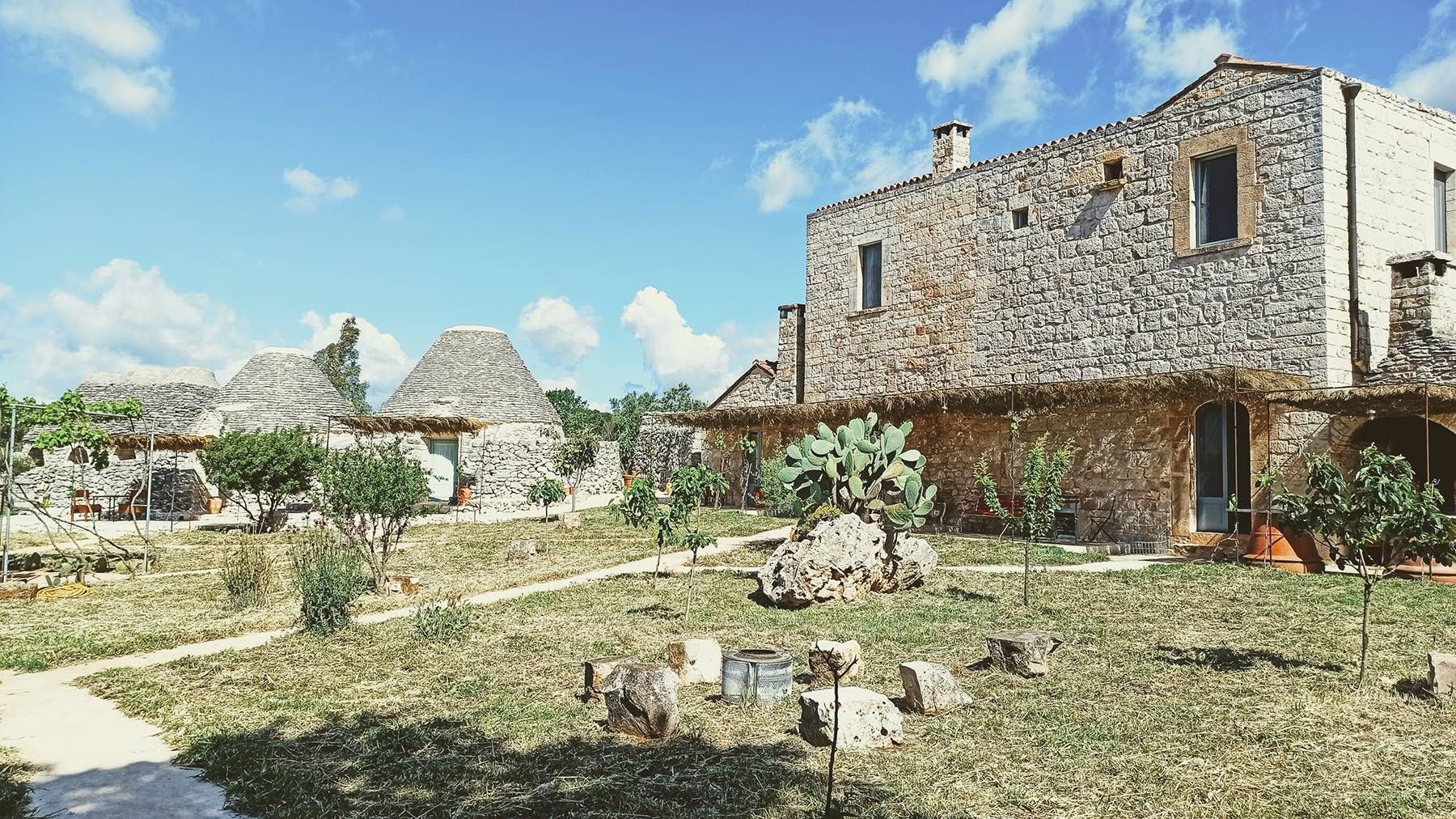 I trulli e la masseria di Lojazzo, tutti di pietra a secco
