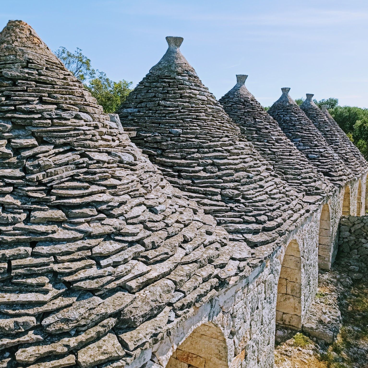 Coni di trullo, le lastre di pietra a secco